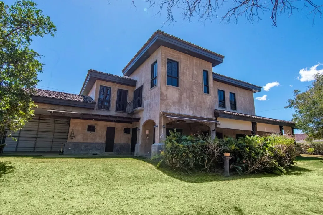  ¡LUJO TOSCANO TOTALMENTE AMUEBLADO! Casa Exclusiva en Hacienda Los Reyes 