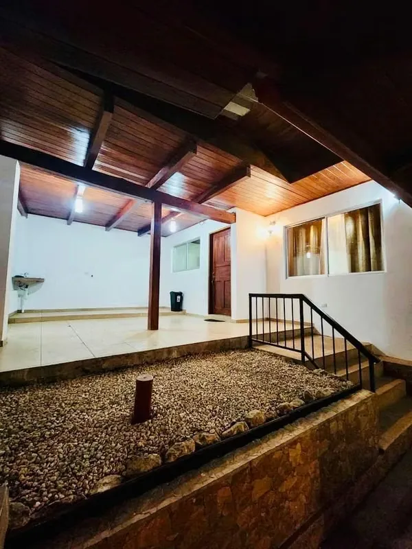 APARTAMENTO EN ALQUILER – HUACAS, SANTA CRUZ