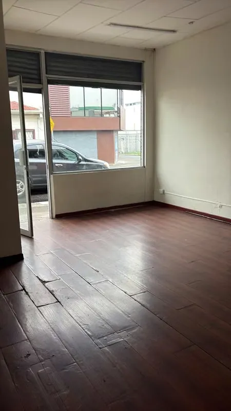 Oficina 30 m2. Muy segura. 1/2 baño