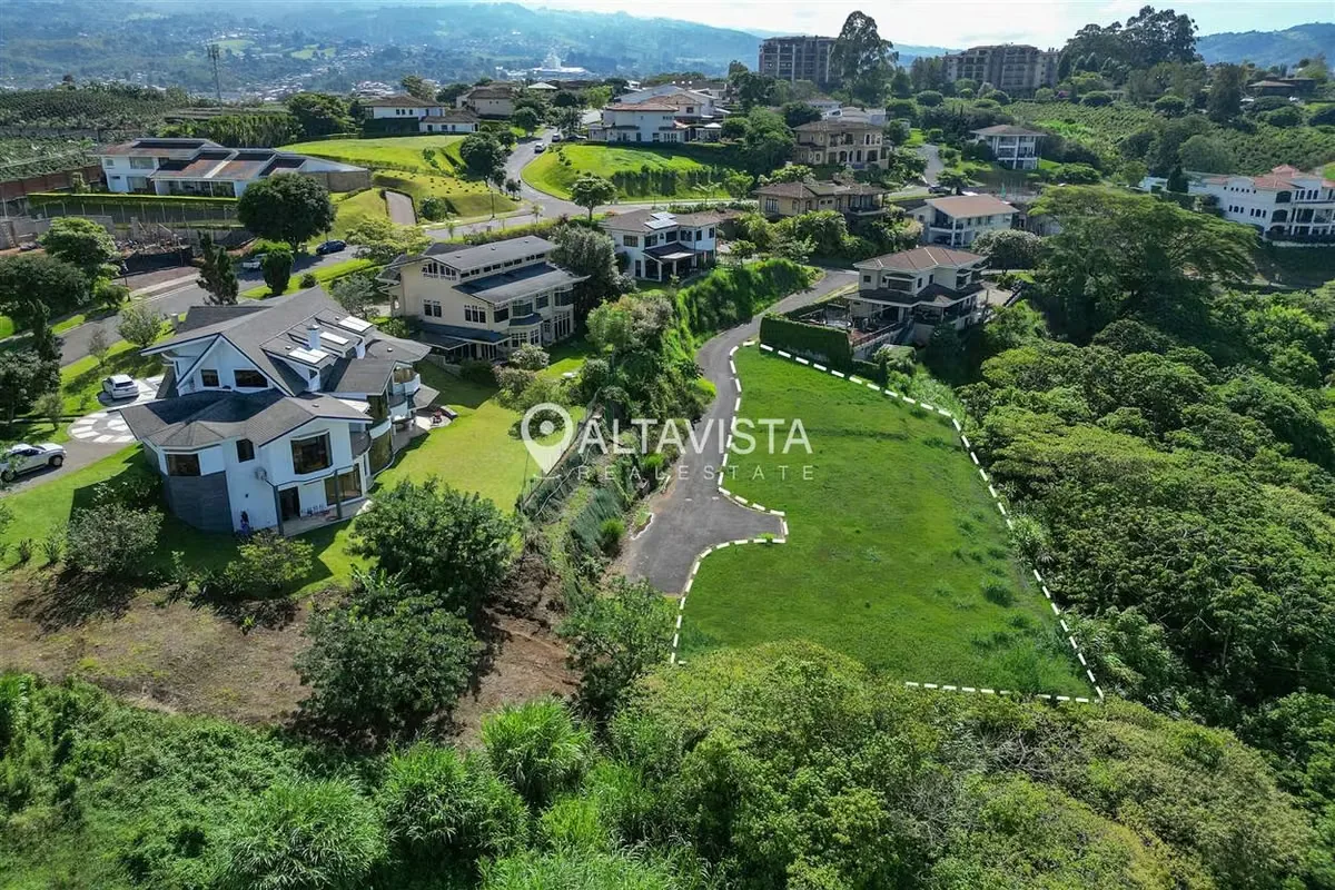 Lote en Venta Condominio Hacienda Gregal Curridabat Permite 2 Casas