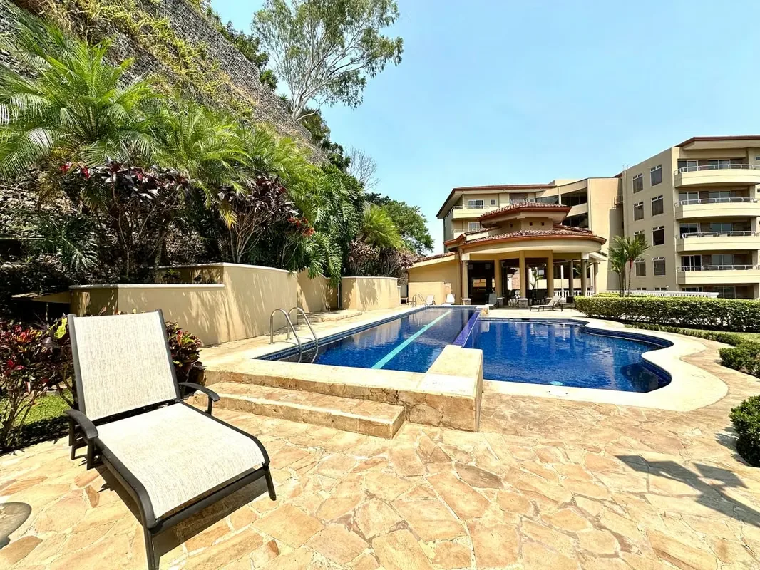 VENTA DE APARTAMENTO AMUEBLADO EN CONDOMINIO VALLE ARRIBA