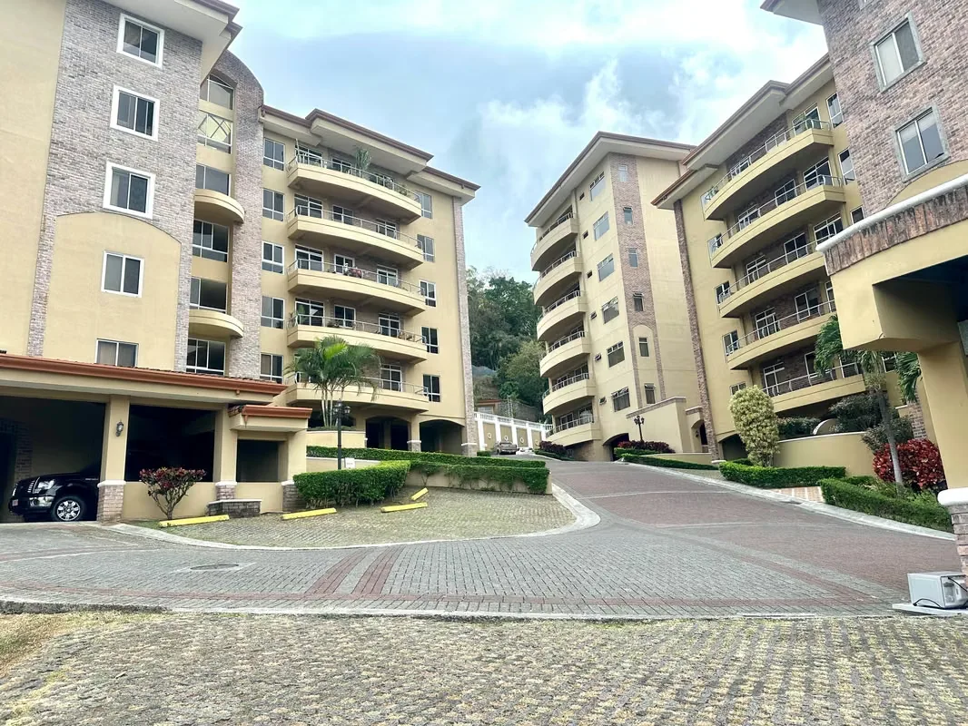FURNISHED APARTMENT FOR SALE IN VALLE ARRIBA CONDOMINIUM — photo 2