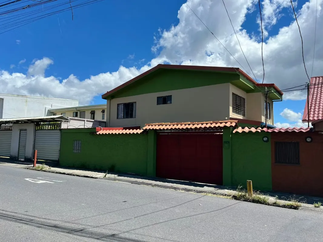 Casa en venta en Moravia, con apartamento independiente, excelente opción!! SVC-90