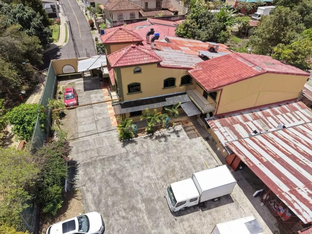 Propiedad Comercial Premium cerca de Aleste