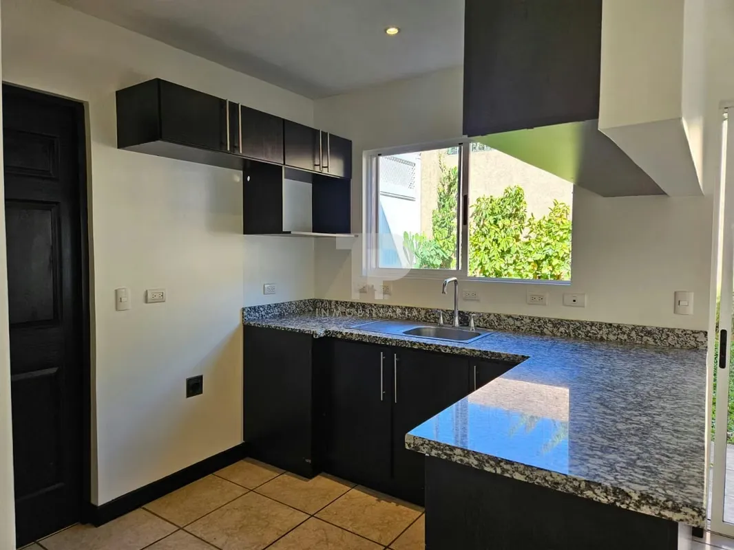 Casa de 2 Plantas en Condominio en San Pablo de Heredia — photo 3