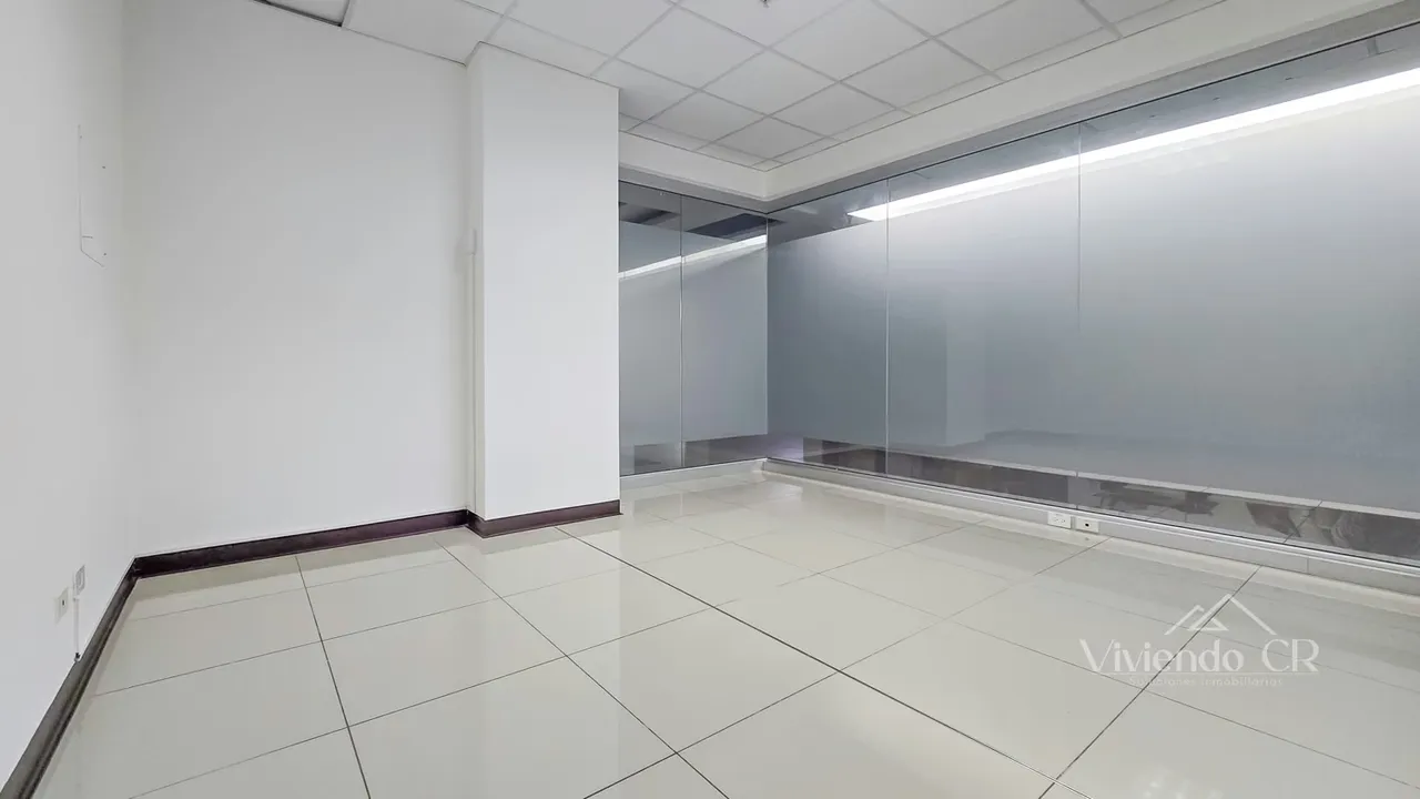 SANTA ANA CENTRO OFICINA - 32m² - 2 PARQUEOS