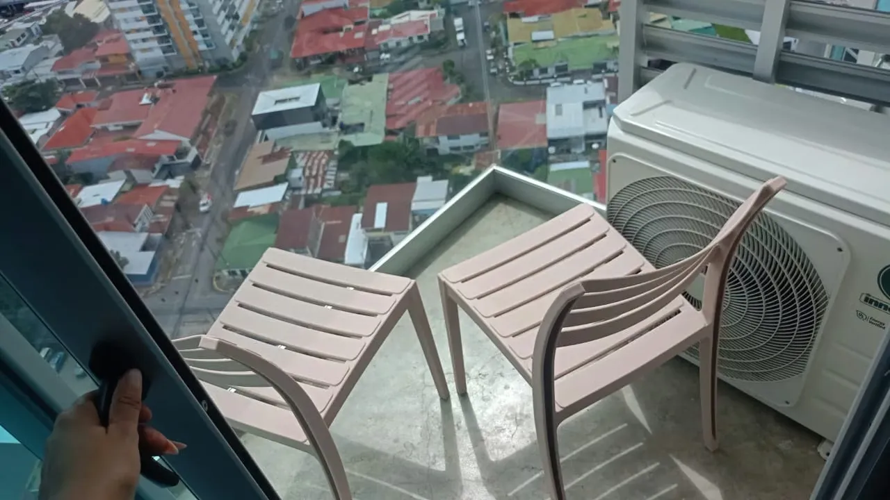 Imagina despertar cada mañana con una vista panorámica a las majestuosas montañas de San José , desde el piso 26 de tu exclusivo refugio en Cond. Secrt Sabana . Este apartamento no ... — photo 2