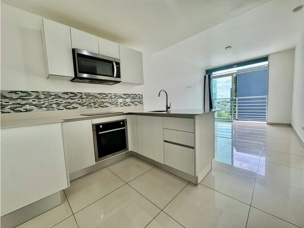 Alquiler de apartamento en moderna torre con concepto urbano-comercial, desarrollado estratégicamente en cinco esquinas de Tibas, en las cercanías de San José centro, con fácil ... — photo 3