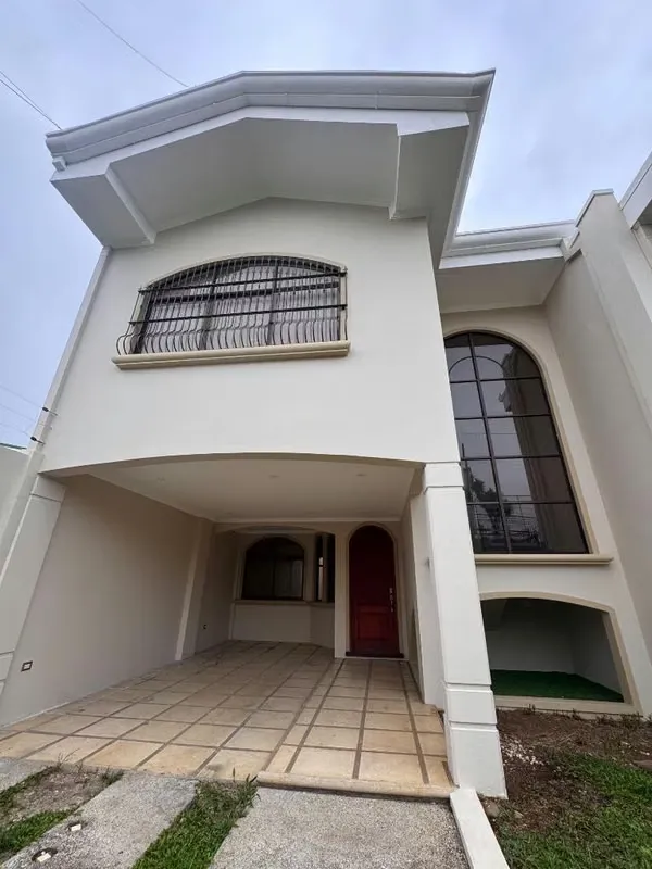 Casa en alquiler en Alajuela Centro – Residencial tranquilo KS