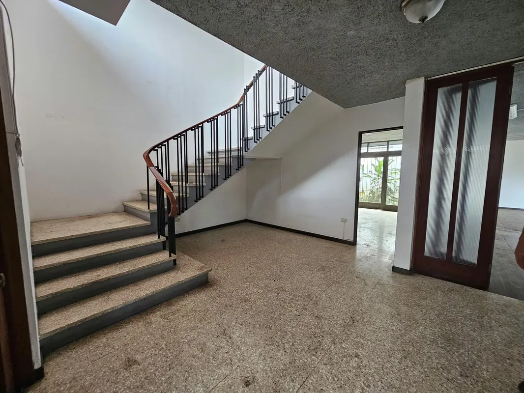 SOLD HOUSE WITH APARTMENT TO REMODEL WITH LAND IN PROMENADE COLON