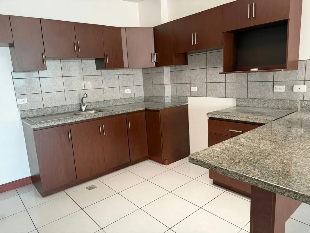 APARTMENT FOR SALE IN SAN PEDRO. 31-194