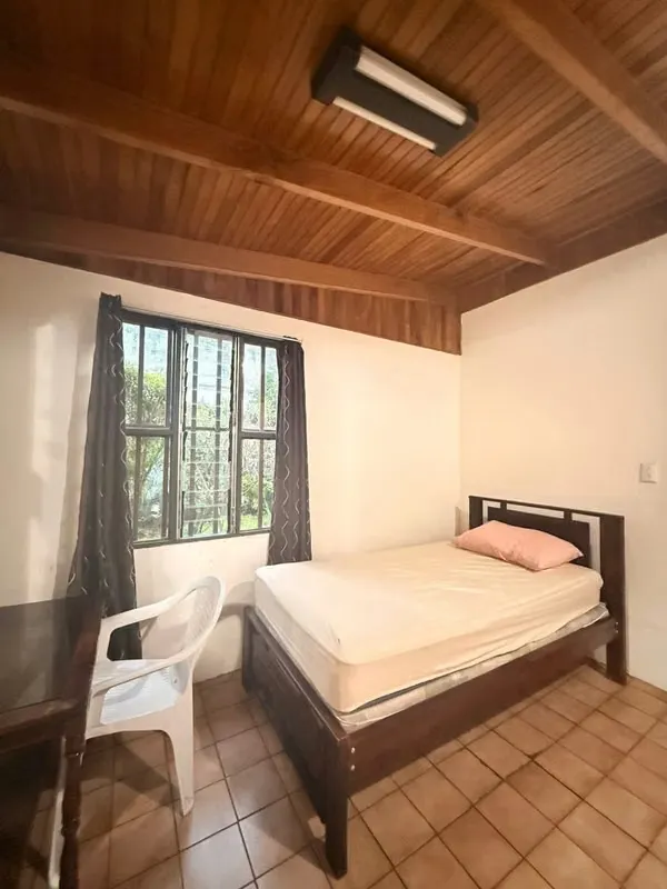 Alquiler en Rohrmoser: Habitación Amueblada con Entrada Independiente