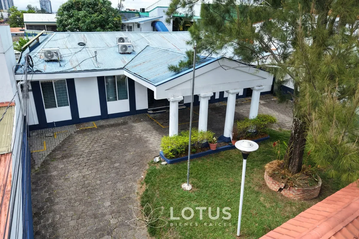 House for Rent for Commercial Use in Barrio Córdoba, Zapote, Cód. AJ051