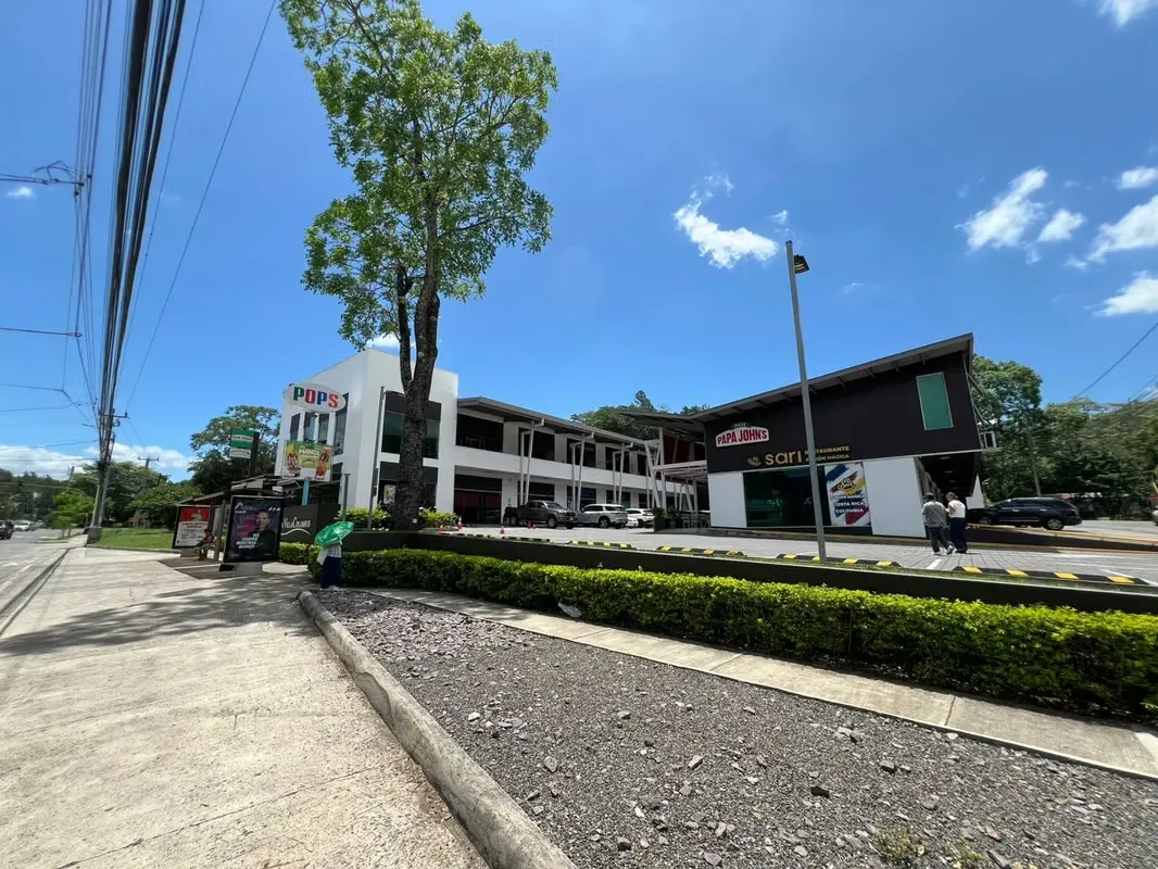 Commercial spaces in Ciudad Colón, ranging from 64m² to 100m², with the following features: