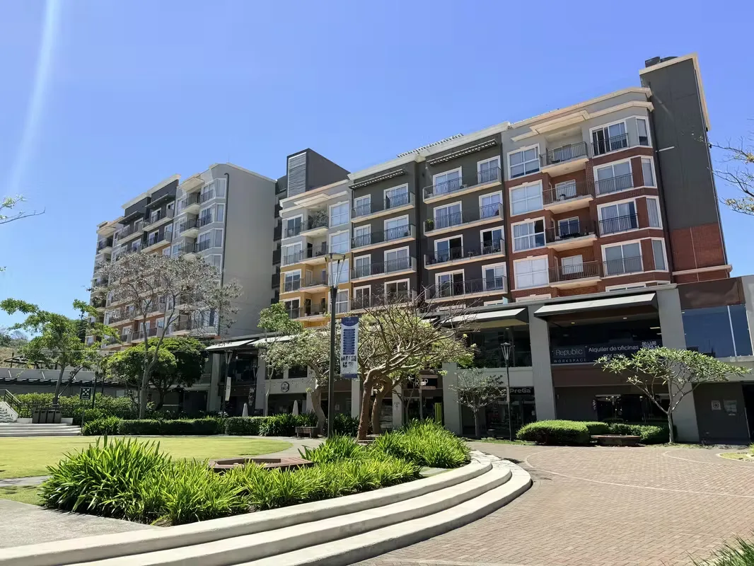 Apartment for sale on the top floor, penthouse, spacious with terrace in Santa Verde Heredia