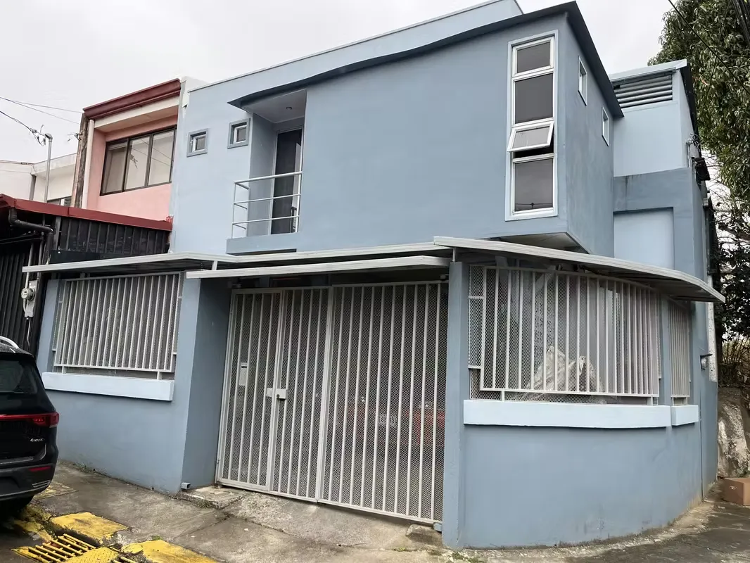 Alquilo apartamento en Los Lagos 2 Heredia, mide 75 m2 incluye internet y agua