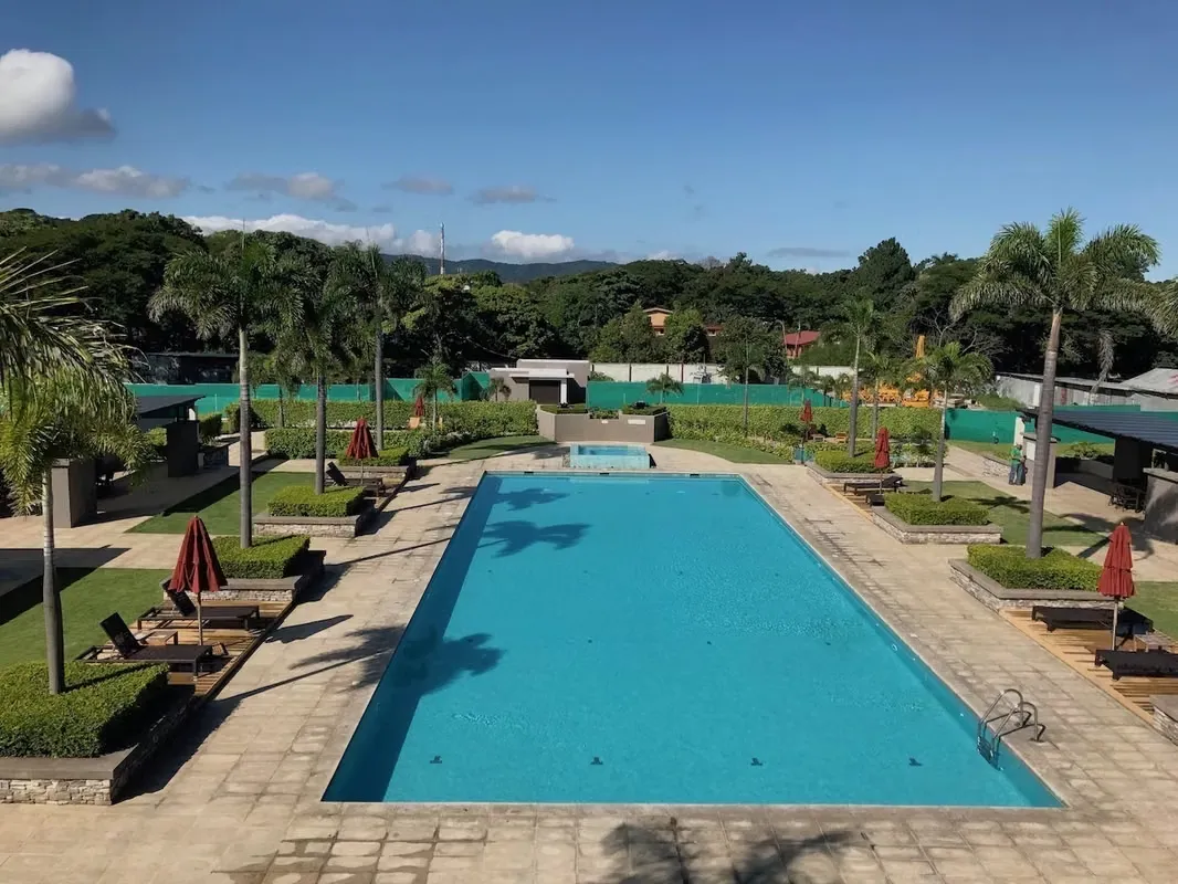 VENTA Y ALQUILER DE CASA EN CONDOMINIO PARQUES DEL SOL