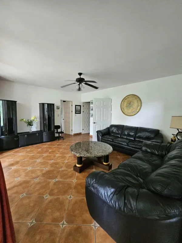 En un exclusivo condominio de solo 16 lofts tipo casa, ubicado en una de las zonas más lindas y estratégicas entre Santa Ana centro y Escazú, les ofrezco este espectacular loft de ... — photo 2