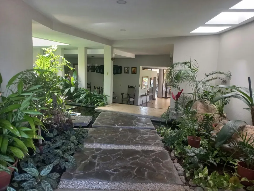 !Propiedad de Lujo en La Garita, Casa Principal + 2 Apartamentos!