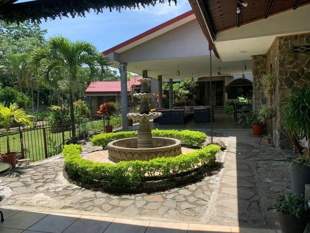 Luxury Home for sale in La Garita with Two Apartments | Premium Investment Opportunity — photo 2