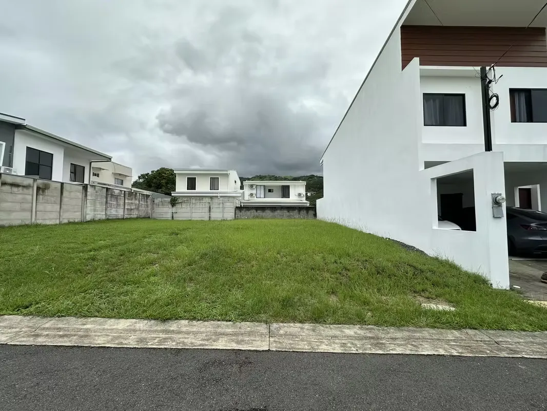 Lote de 150m2 en Brasil de Mora
