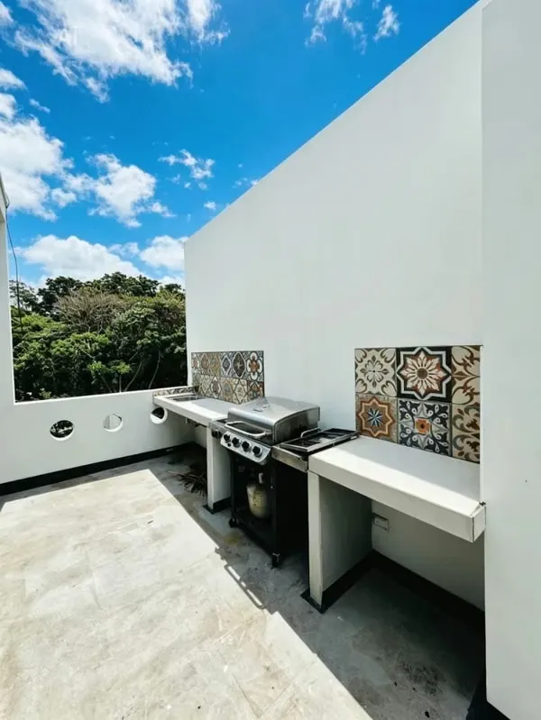 SE ALQUILA / SE VENDE CASA RECIÉN REMODELADA EN EXCLUSIVO CONDOMINIO