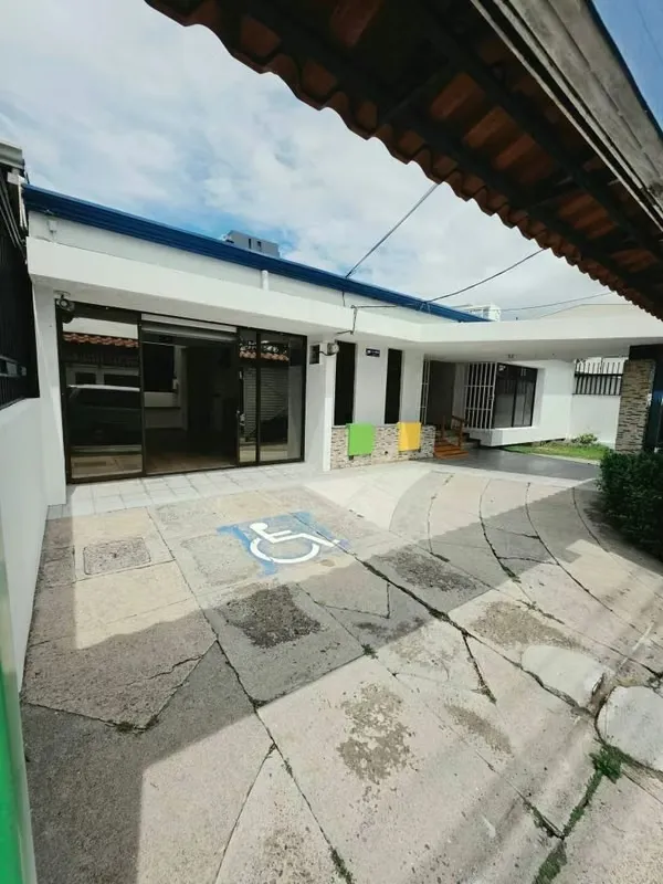 Large property of more than 400 m ², located in one of the most exclusive and strategic areas of the country. Ideal for ...
