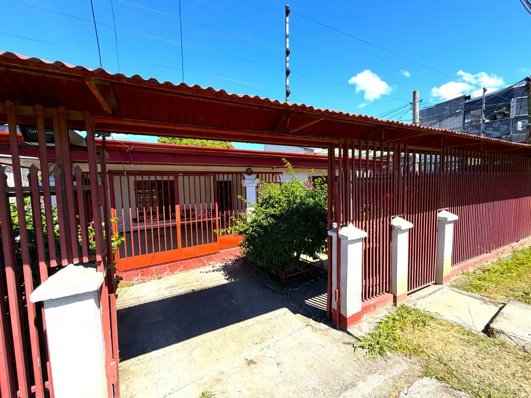 House for Sale in Villa Bonita with Independent Apartment and Large Lot — Prime Location