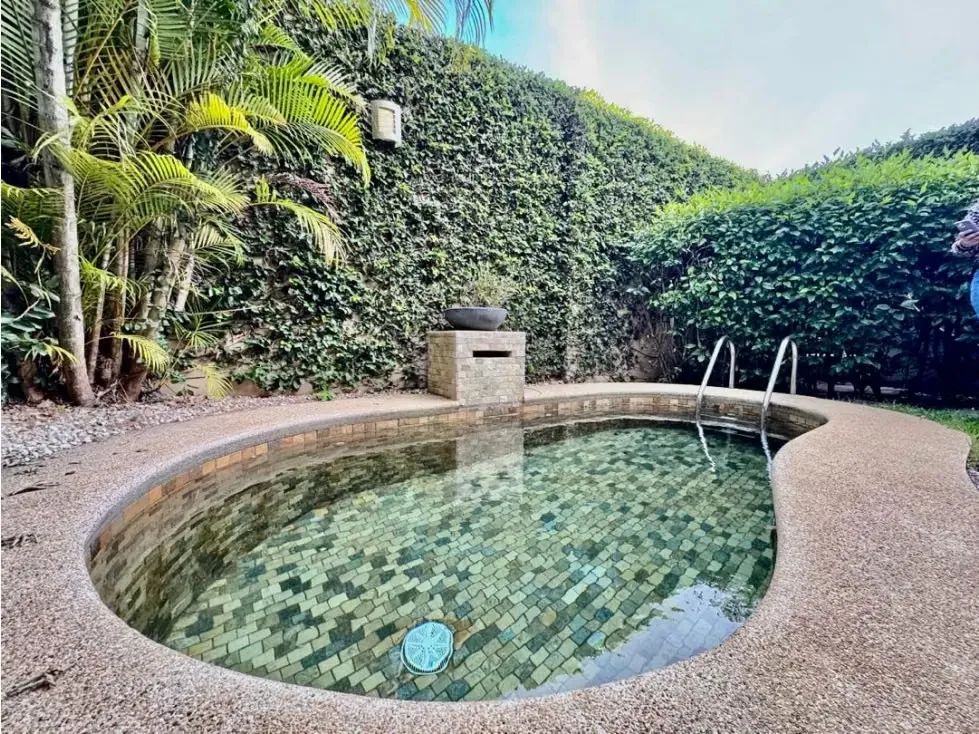 Casa en Alquiler con piscina privada en Condominio Pozos Santa Ana
