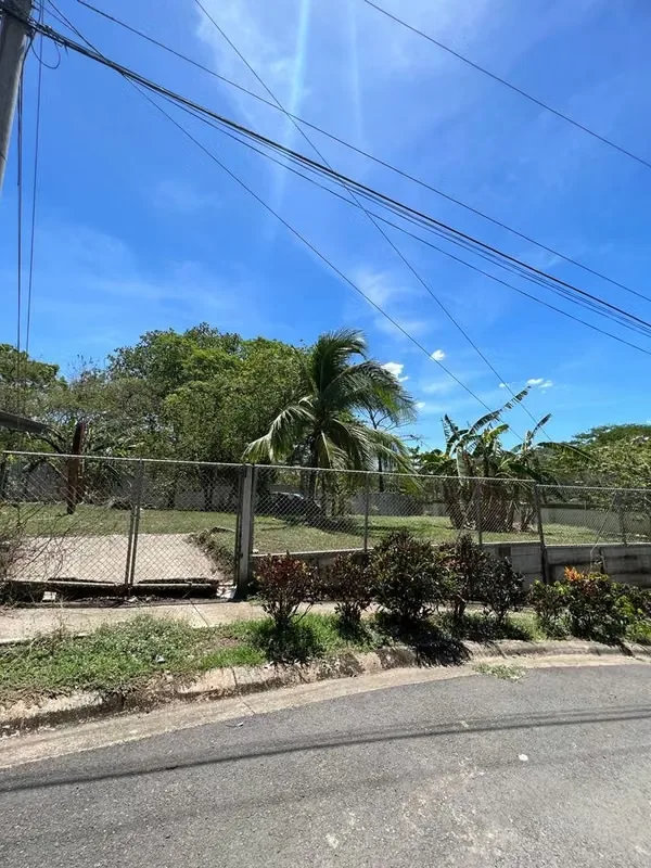 Lot in Don Jesus Condo. Holder, with availability of light and water. Near schools, schools, supermarkets. It has a perimeter fence. — photo 3