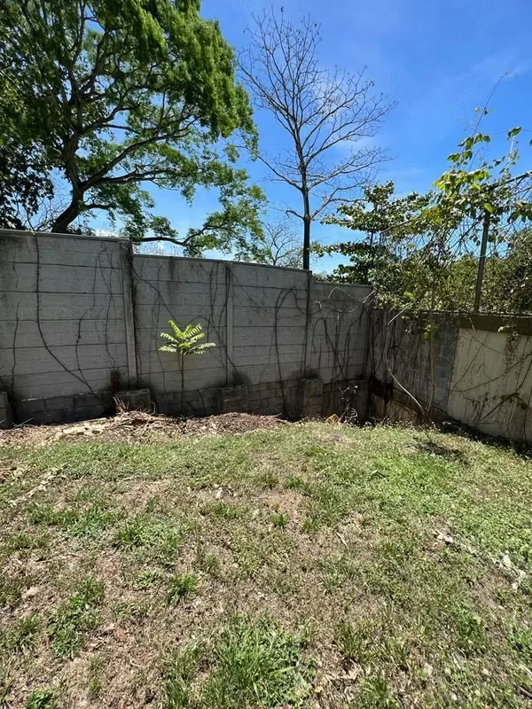 Lot in Don Jesus Condo. Holder, with availability of light and water. Near schools, schools, supermarkets. It has a perimeter fence. — photo 4