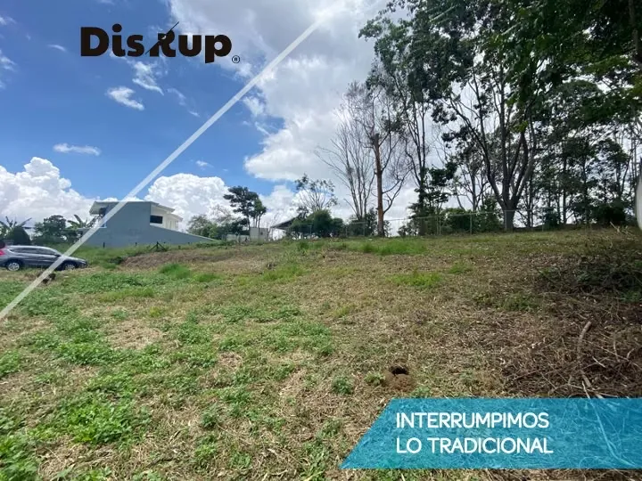 Large plot of land for sale. San Rafael de Montes de Oca, ideal for development.