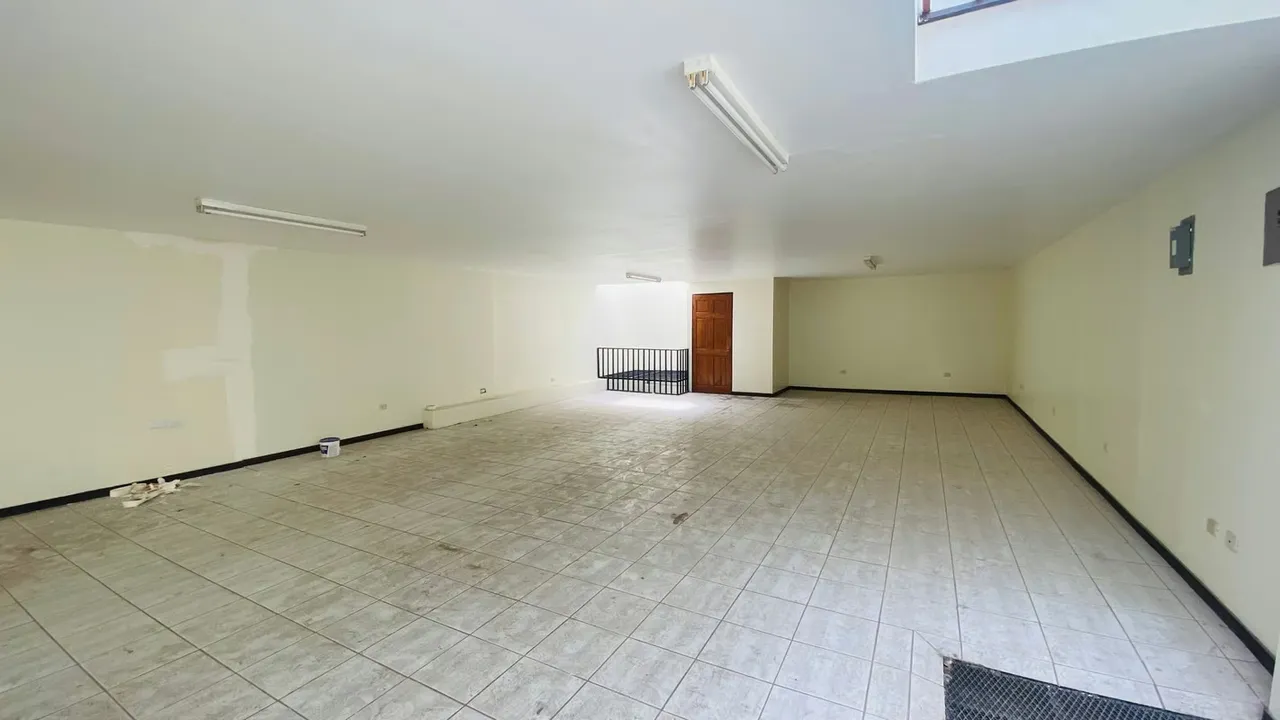 LOCAL / COMMERCIAL OFFICE FOR RENT - TIBÁS