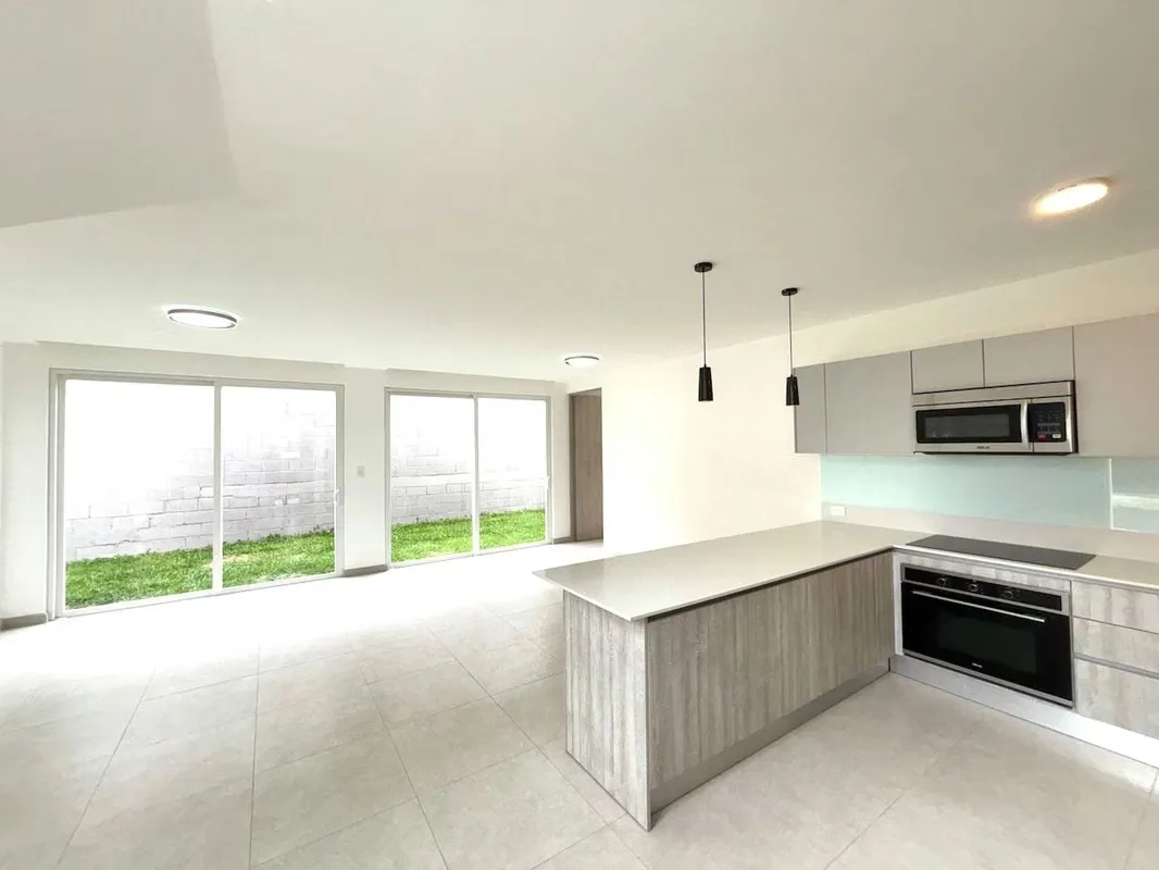 VENTA DE CASA NUEVA ESQUINERA EN CONDOMINIO NASARA - SANTA ANA