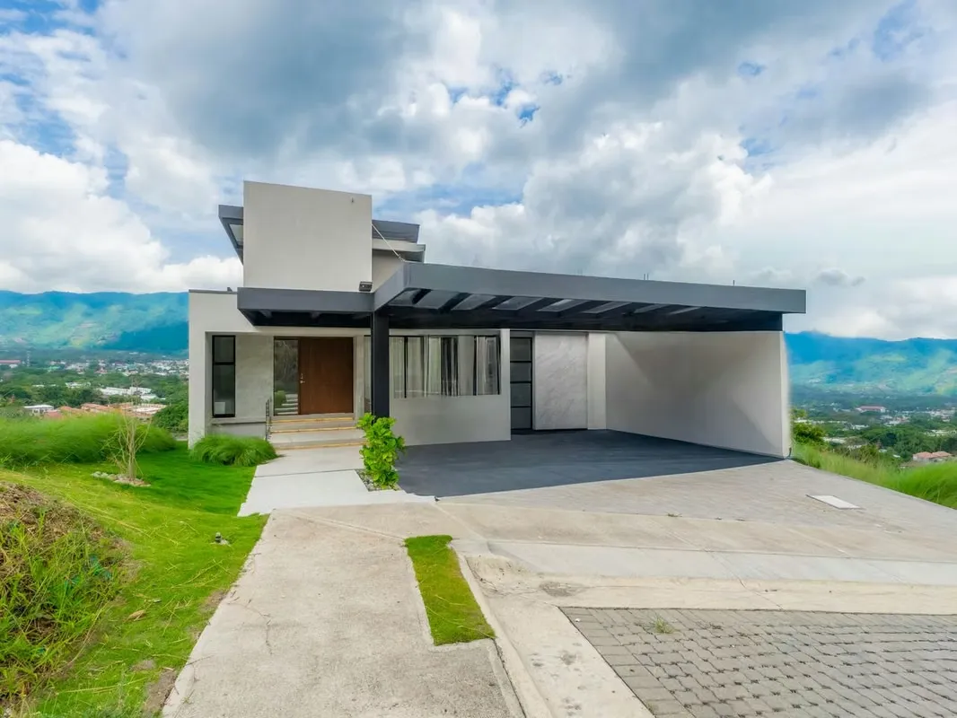 VENTA DE CASA EN VISTA REAL CON VISTA ESPECTACULAR EN SANTA ANA