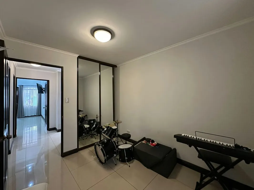 Located in the Lomas de Montes de Oca Condominium, San Rafael de Montes de Oca, with access via San Pedro, Sabanilla, or El Carmen de Guadalupe. Opportunity Price: 99,500,000 ... — photo 4