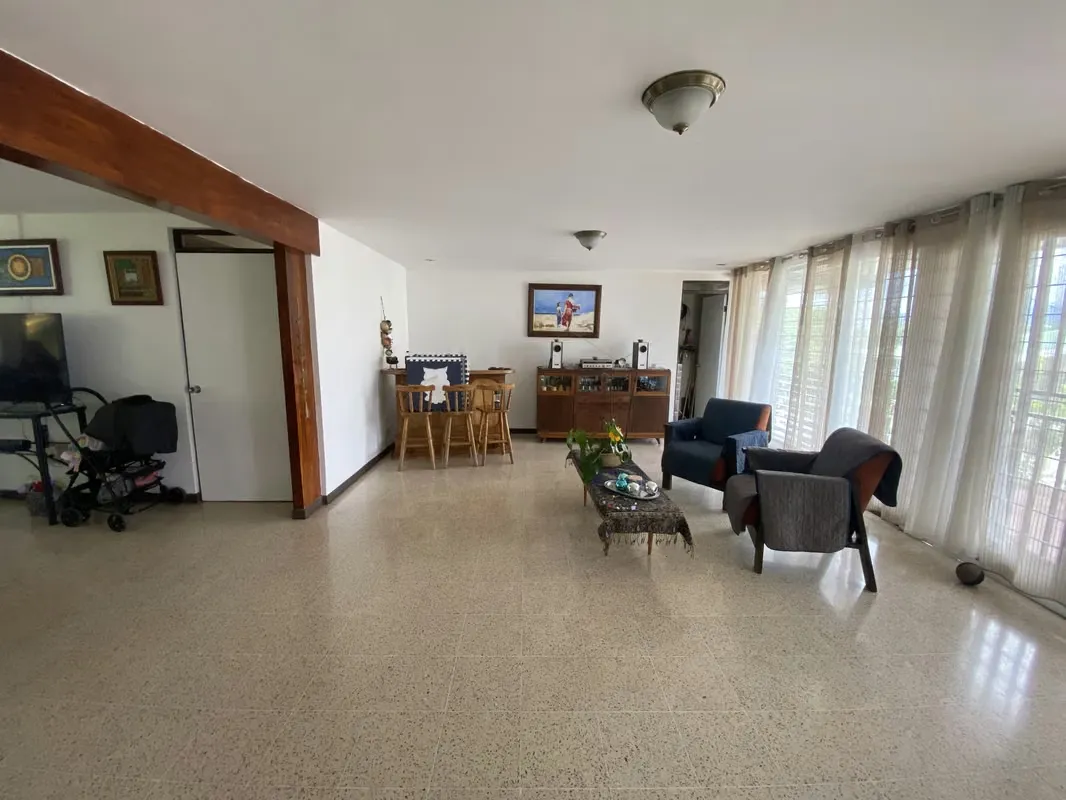Vendo Propiedad en Escazu ideal para construcción de apartamentos o remodelación.