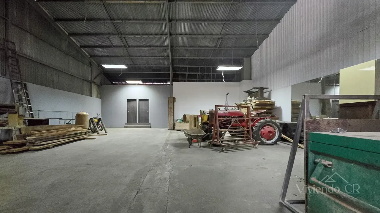 BODEGA EN SANTA ANA CENTRO DE 200m²
