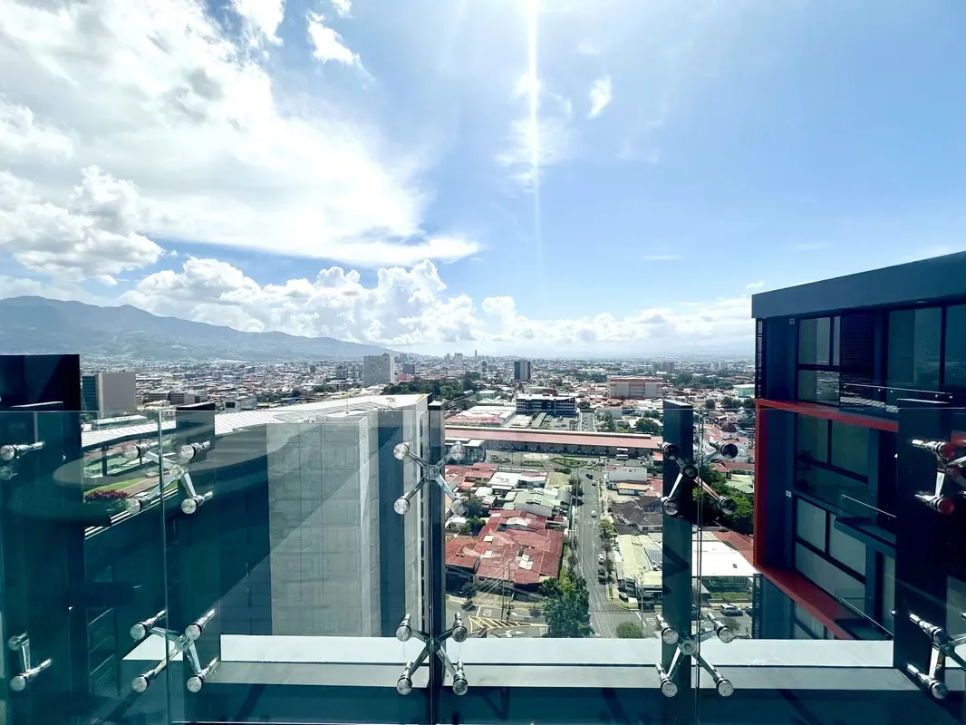 Venta apartamento moderno con vista panorámica, Barrio Escalante. (AD)