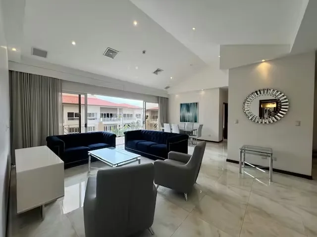 ALQUILER. APARTAMENTO AMUEBLADO CON 3 DORMITORIOS Y TERRAZA. SAN RAFAEL ESCAZÚ