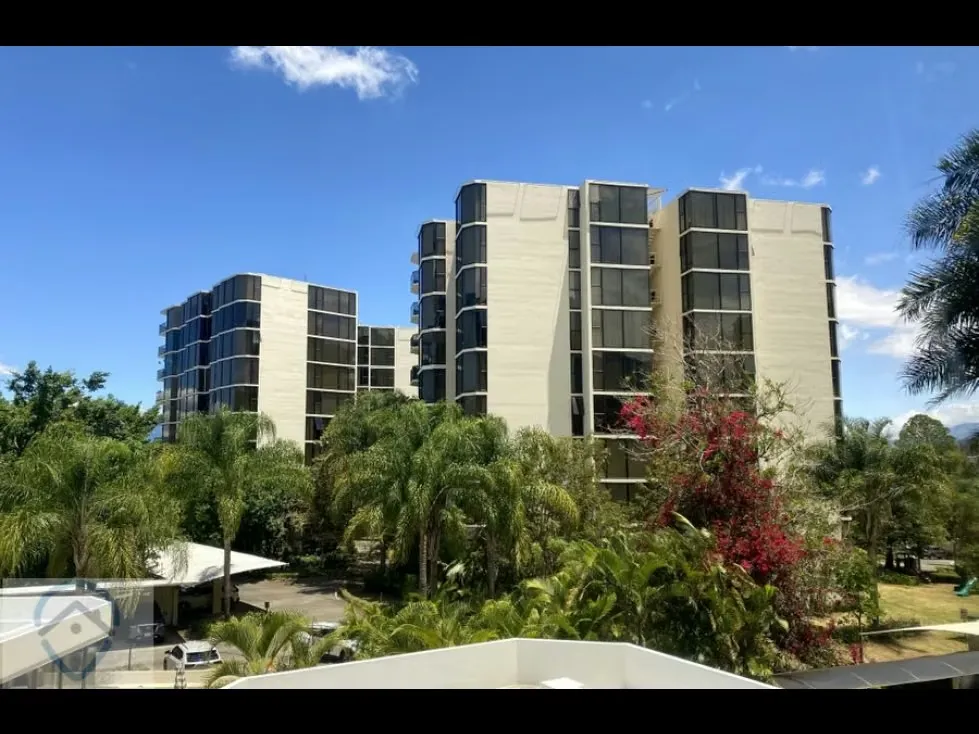 Venta amplio apartamento Penthouse en Escazu Altos de Marbella