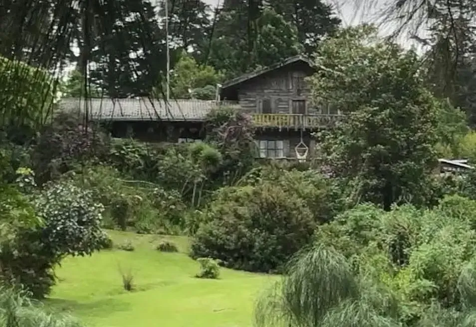 Vistar espectaculares, terreno mide 2.7 Hectáreas (27.330 m2) rodeada de riachuelos, árboles, jardines
