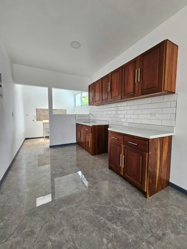 Apartamento en Segunda Planta con Parqueo en Pozos, Santa Ana - Alquiler Disponible