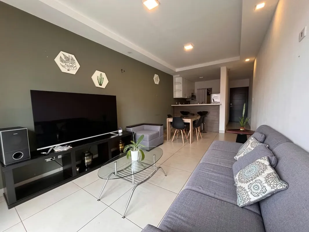 ¡Hermoso apartamento amoblado en el exclusivo Condominio Bohemia, Escalante!