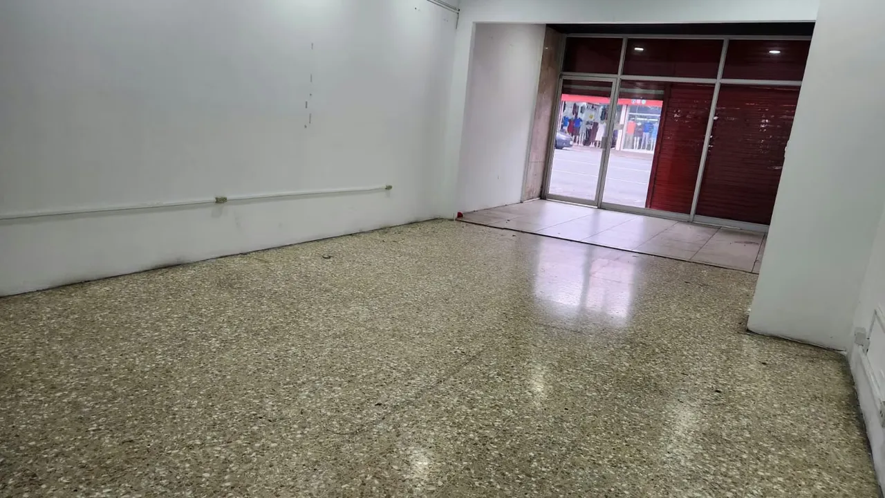 Commercial premises available in one of the busiest areas of San José, ideal for offices, points of sale, professional services or commerce in general.
