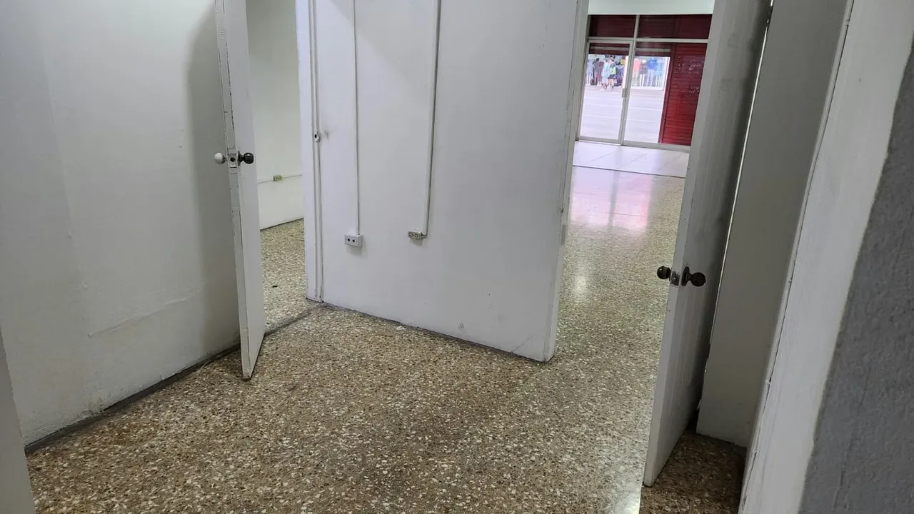 Commercial space available in one of the busiest areas of San José, ideal for offices, retail, professional services, or general commerce. — photo 3