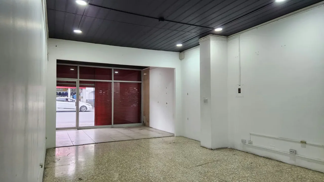 Commercial space available in one of the busiest areas of San José, ideal for offices, retail, professional services, or general commerce. — photo 4