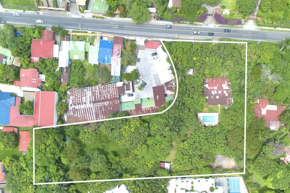 Finca con Uso de Suelo Mixto en Venta | Santa Ana, Río Oro