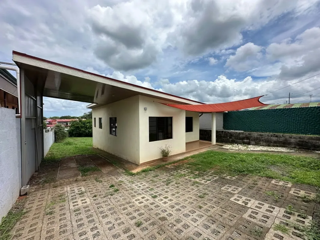 SE VENDE CASA EN OROTINA – OPORTUNIDAD CON USO DE SUELO MIXTO