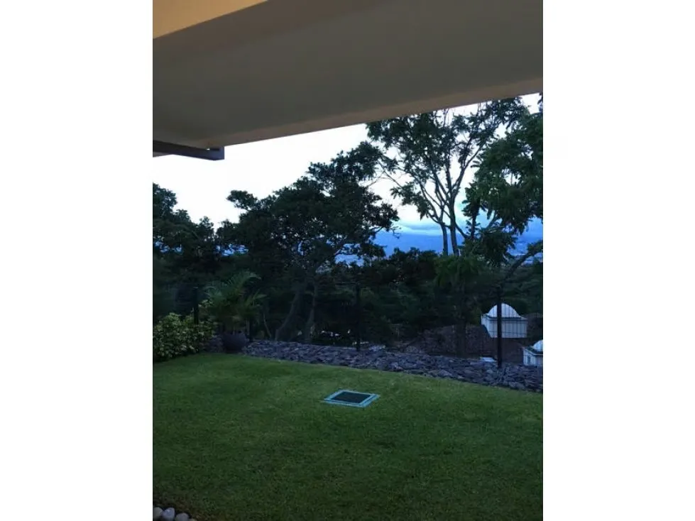 Elegante y amplia casa en condominio exclusivo